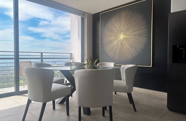Spacious 3-bedroom apartment with WiFi, AC in amazing San Salvador