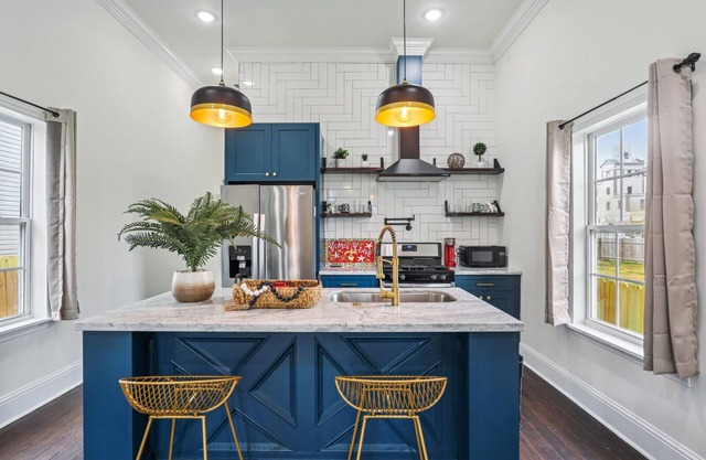 Spacious 3 BR House, Free parking, near treme