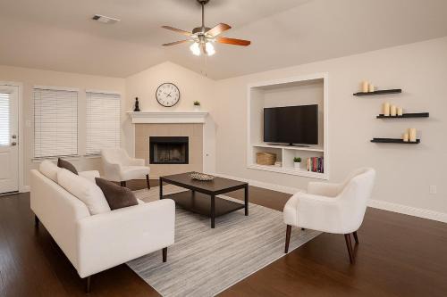 Spacious 3BR Home w Game Room, Gym & Study