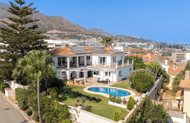 Spacious 3BR Villa with pool and views