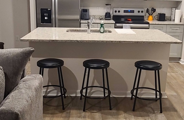 Spacious 4 bdrm 2.5 ba townhome w/2 car garage in Reedy Fork area of Greensboro