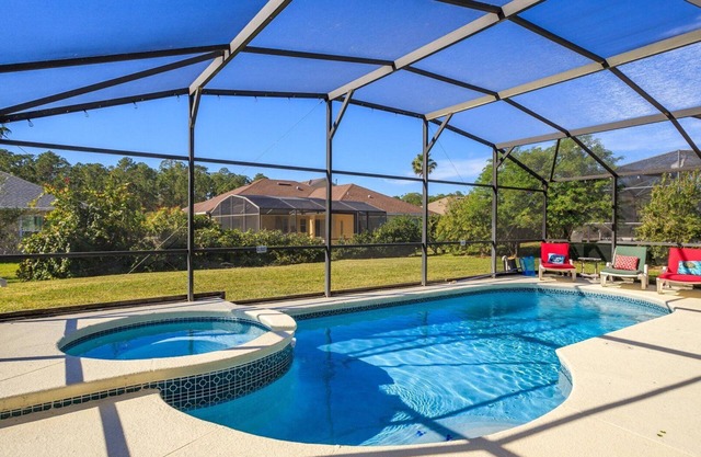 Spacious 4-Bed Pool Retreat Close to Disney and Local Attractions