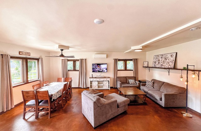 Spacious 4-bedroom house with AC in Sedro-Woolley