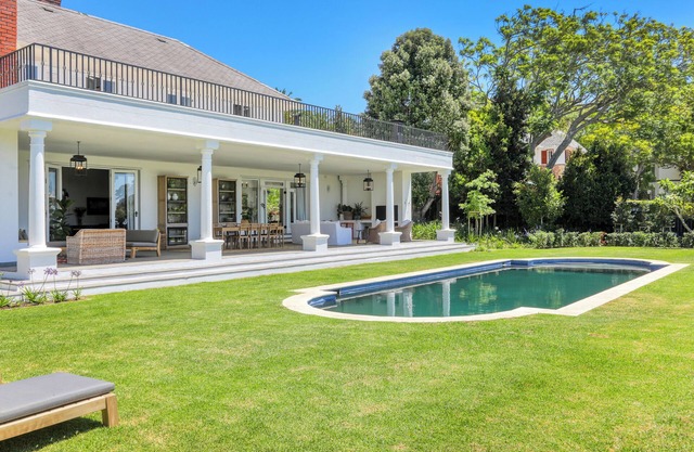 Spacious 4-Bedroom Home in Bishopscourt