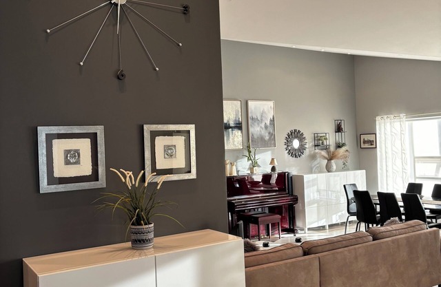 Spacious 4-bedroom house in Kopavogur with WiFi.