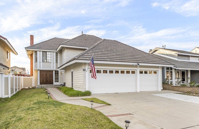 Spacious 4 Bedroom Home, close to Parks !