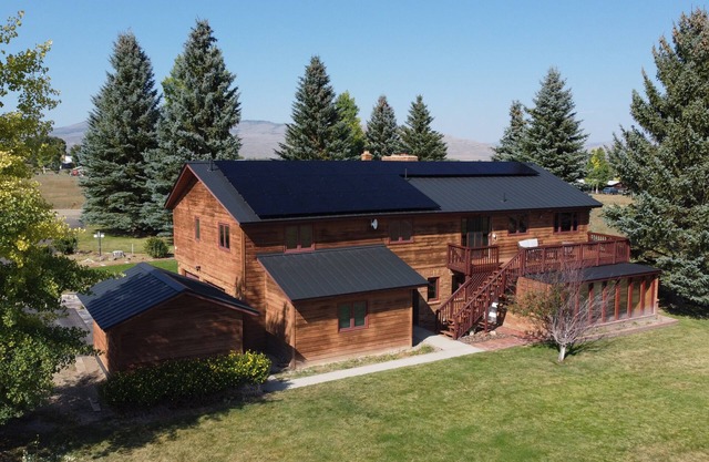 Spacious 4-bedroom house with stunning views in charming Gunnison