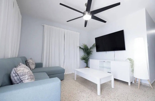 Spacious 4-Bedroom House in a great location in Jobos Beach, Isabela. WIFI & A/C