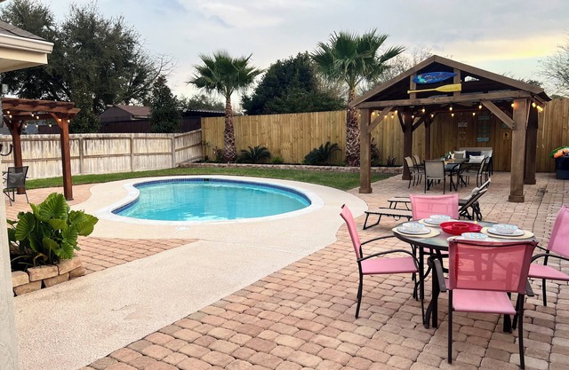 Spacious 4-bedroom house in charming McAllen with Pool