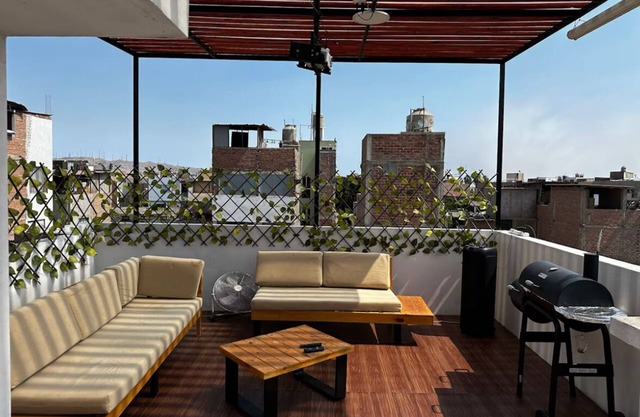 Spacious 4-bedroom house with WiFi, fitness room in fabulous Lima