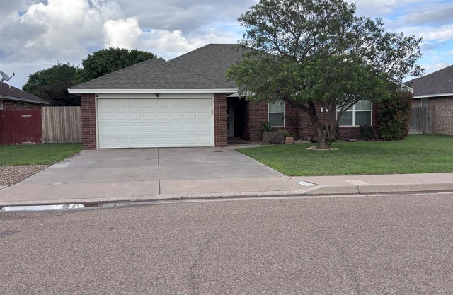 Spacious 4-bedroom house with WiFi, AC in welcoming Clovis