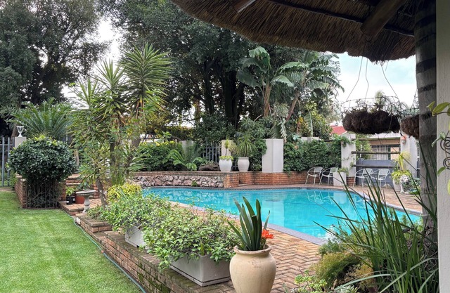 Spacious 4-bedroom luxurious house in upmarket suburb of Krugersdorp.