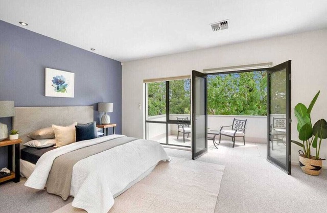 Spacious 4 bedrooms house in Inner South