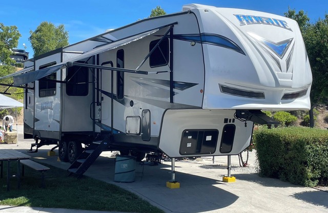 Spacious 40' 2020 Vengeance Rogue - A Luxury Home On Wheels