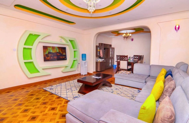 Spacious 4bedroom apartment in Naivasha: WiFi,Own Compound and close to the Lake