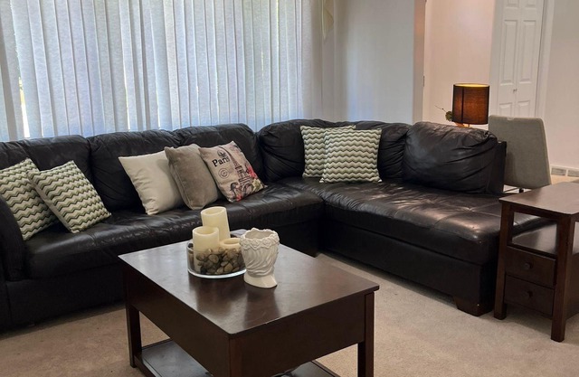 Spacious 4BedroomHome with Modern Amenities and ScenicViews perfect for Families