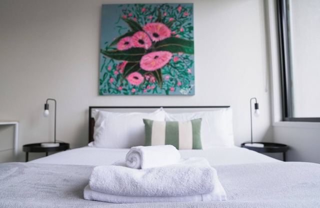 Spacious 4BR, 3BTH Richmond Home - Walk to MCG, Tennis, Concert Venues & CBD.