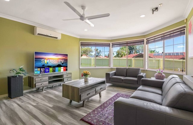 Spacious 4BR family retreat near mall@Forest Lake