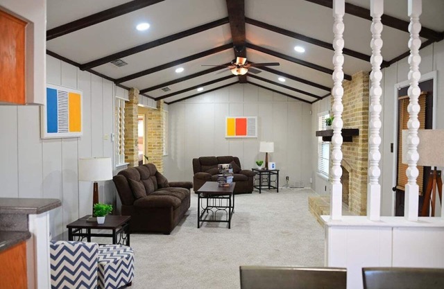 Spacious 4BR Furnished Stay Near Randolph AFB Fast Wi-Fi W/D San Antonio