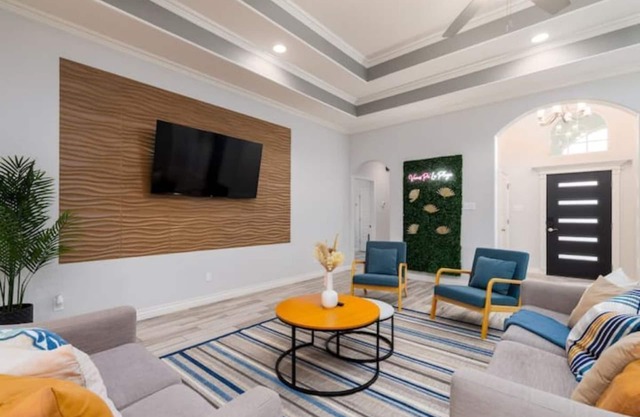 Spacious 4BR Near Beach - 15 min drive