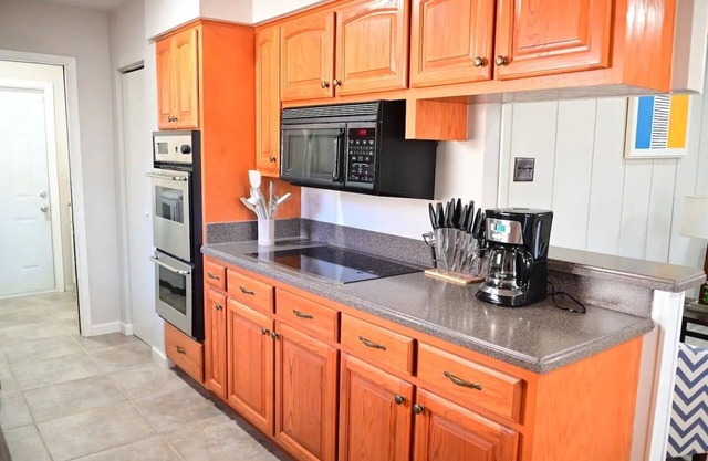 Spacious 4BR w/ Pool & Game Room Near Randolph AFB Extended Stay