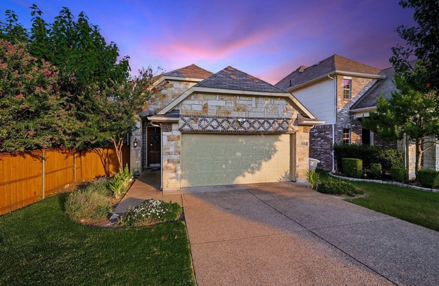 Spacious 5-BD/3-BA Forest View Getaway (Sleeps 13)