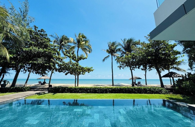 Spacious 5-Bedrooms BEACHFRONT Villa 1000m2 in Sanctuary Ho Tram Resort VIETNAM