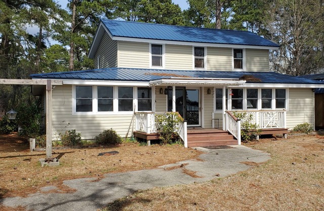Spacious 5-bedroom lakefront house in White Lake, NC.