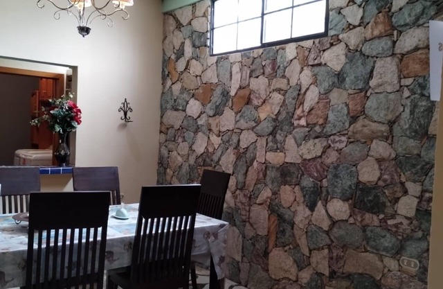 Spacious 5-bedroom house in charming Ahuachapán with WiFi, AC