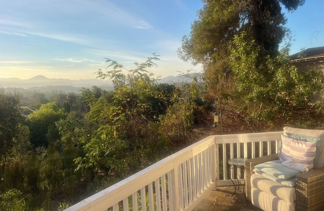 Spacious 5-bedroom house in lovely La Mesa with stunning views, lots of space