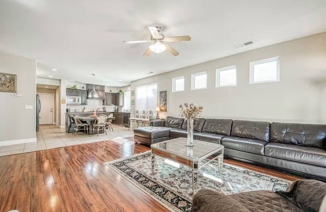 Spacious 5-bedroom house in Fresno with Pool, BBQ, & AC