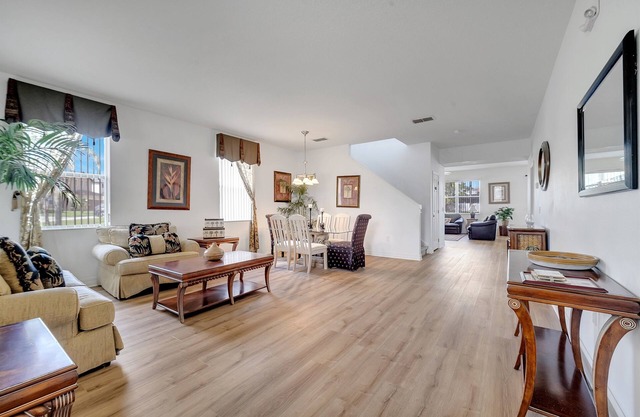 Spacious 5BD/4BA With Three En-suites, Pool & Spa, Game Room. Close to Disney