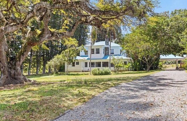Spacious 6-bedroom house in brilliant Hawi with WiFi, fitness room