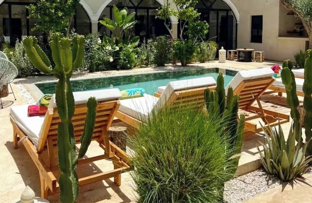 Spacious 6-Bedroom Villa in Marrakech with AC, WiFi & Heated Pool Option