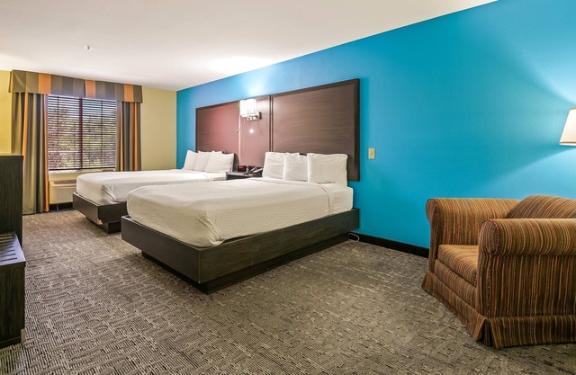 Spacious, Accessible & Pet-Friendly – 2 Queen Beds at Wildwood Inn