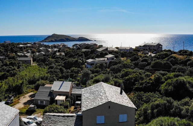 Spacious and bright apartment 200m from the sea at the tip of Cap Corse.