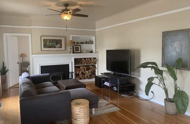 Spacious and Bright! Walk Everywhere! The Eugene Vintage Bungalow