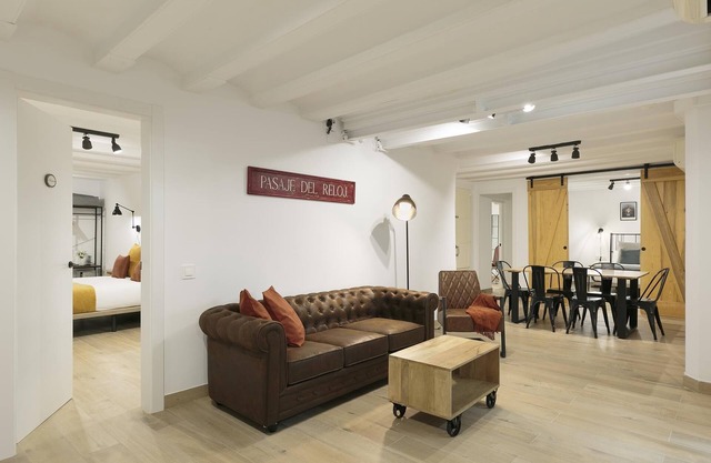 Spacious and centrally located apartment next to Las Ramblas