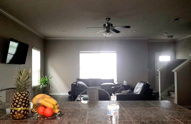 Spacious and comfortable 3 bed room townhouse. One room avaliable.