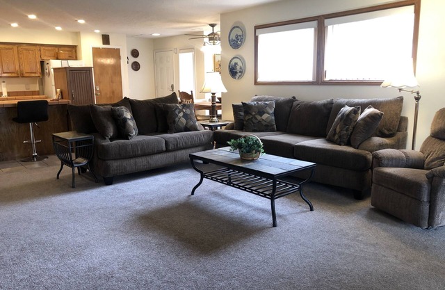 Spacious and Comfortable Getaway with Awesome Amenities!