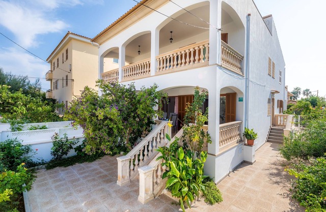 Spacious Apartment Tobalu with Wi-Fi, Balcony, Terrace & Garden