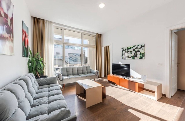 Spacious apartment by the beach - Tulipani