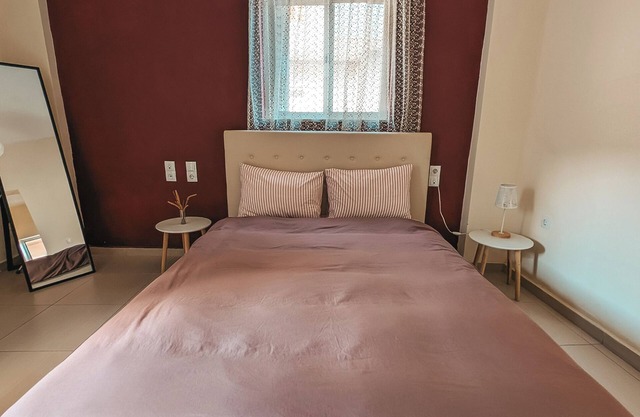 Spacious Apartmenτ: Courtyard, Smart TV, Internet