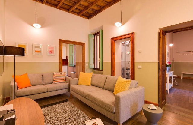 Spacious apartment in Central Rome