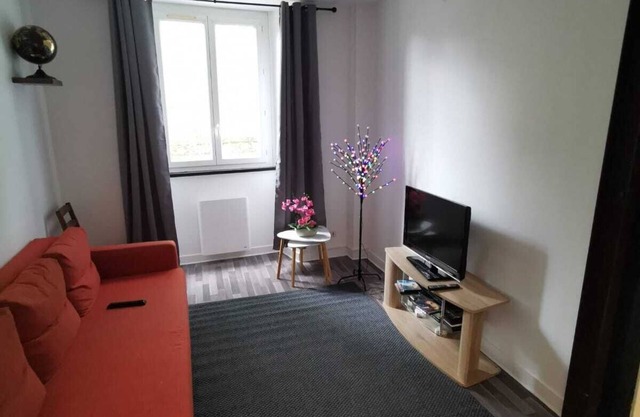 Spacious apartment near RER C station