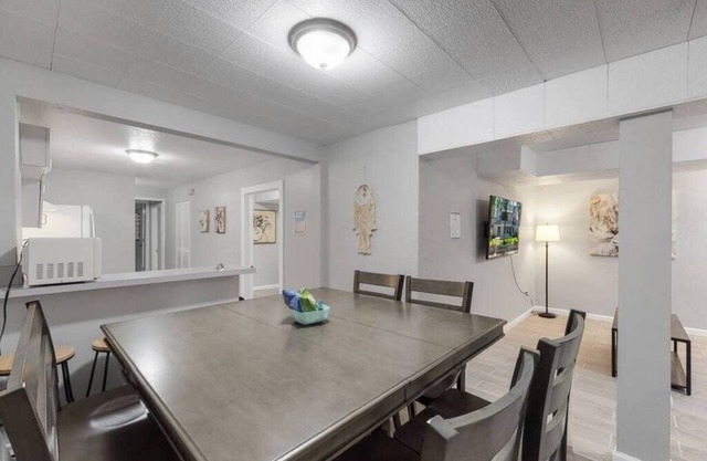 Spacious Aurora Updated Lower Unit with King Beds