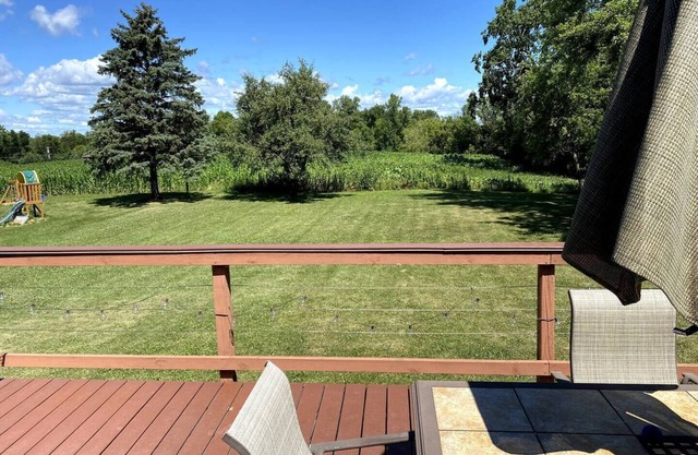 Spacious "Bayview" 4-bedroom home in serene setting. Minutes to Lambeau Field.