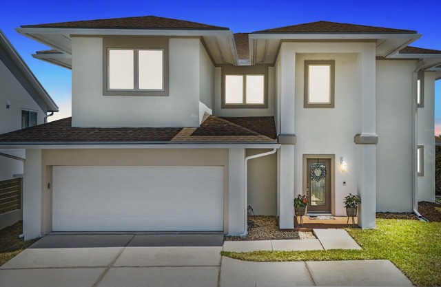 SPACIOUS, BEAUTIFUL OCEANFRONT & READY FOR HOLIDAYS Late Check Out Included