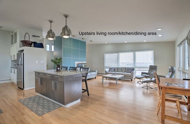 Spacious Beach House with Lake Views, Near National Park, Commute to Chicago