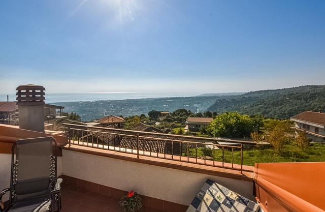 Spacious, beautifully located apartment with two terraces and panoramic views of the sea and the cou